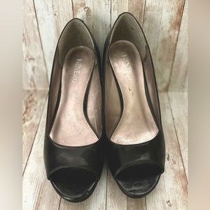 Nine & Co Black peep toe pumps